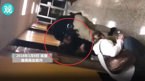 美国:女教师当众质疑给领导加薪 被警察铐上警车